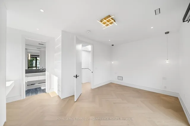 Additional image 24 of 184 Poyntz Ave