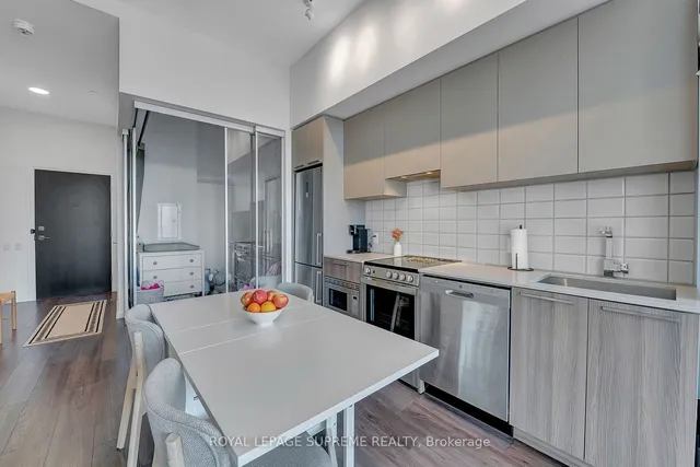 Additional image 25 of 4208 Dundas St Unit 215