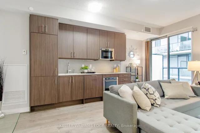 Additional image 8 of 297 College St Unit 628