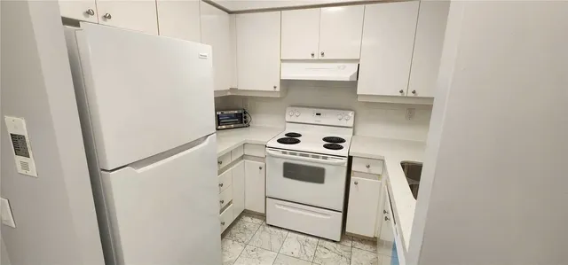 Additional image 4 of 942 Yonge St Unit 703