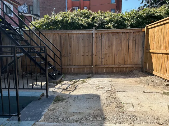 Additional image 17 of 658 Dundas St