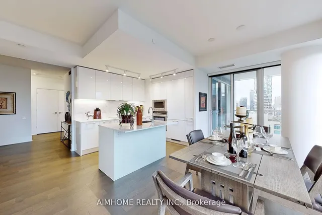 Additional image 17 of 1 Gloucester St Unit 1815