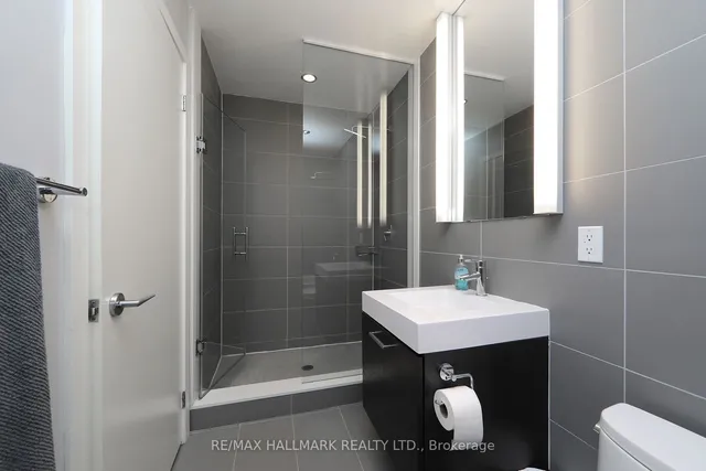 Additional image 19 of 318 King St Unit 1104