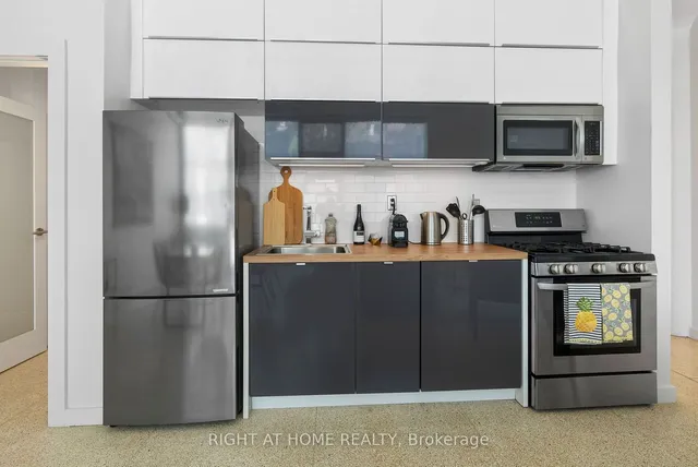 Additional image 6 of 365 Dundas St Unit 102