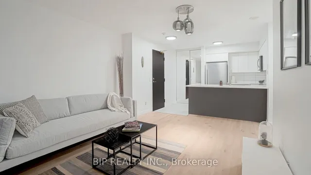 Additional image 15 of 30 Grand Trunk Cres Unit 315