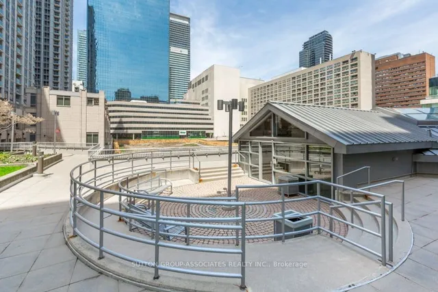 Additional image 34 of 44 Gerrard St Unit 604