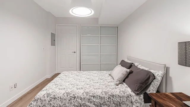 Additional image 19 of 30 Grand Trunk Cres Unit 315