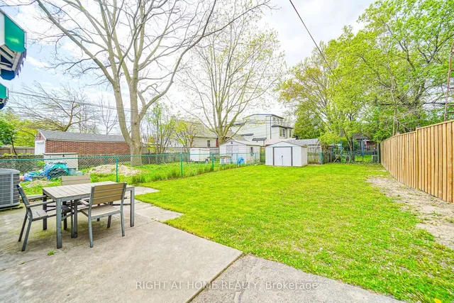 Additional image 34 of 1360 Woodbine Ave