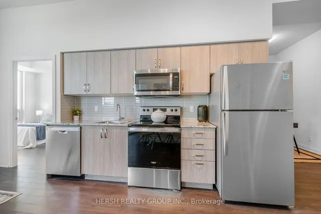 Additional image 4 of 10 Meadowglen Pl Unit LPH5