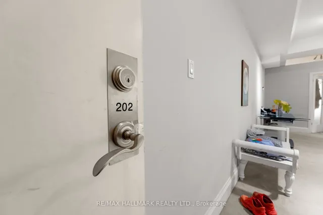 Additional image 29 of 2151 Danforth Ave