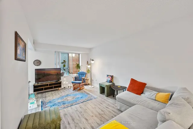 Additional image 9 of 33 University Ave Unit 903