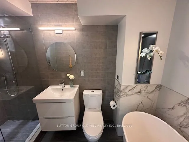 Additional image 20 of 456 College St Unit 211