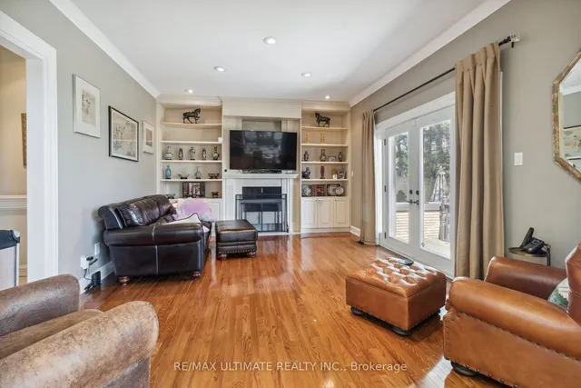 Additional image 17 of 1 Versailles Crt