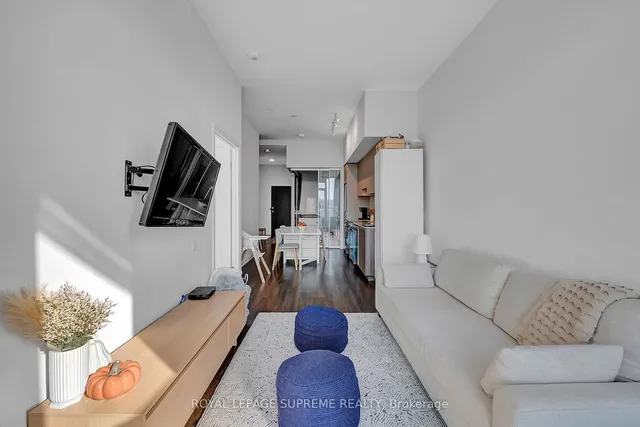 Additional image 18 of 4208 Dundas St Unit 215