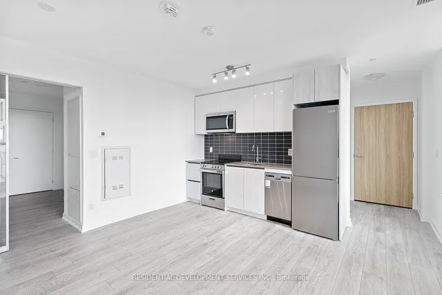 Additional image 4 of 3100 Keele St Unit 823