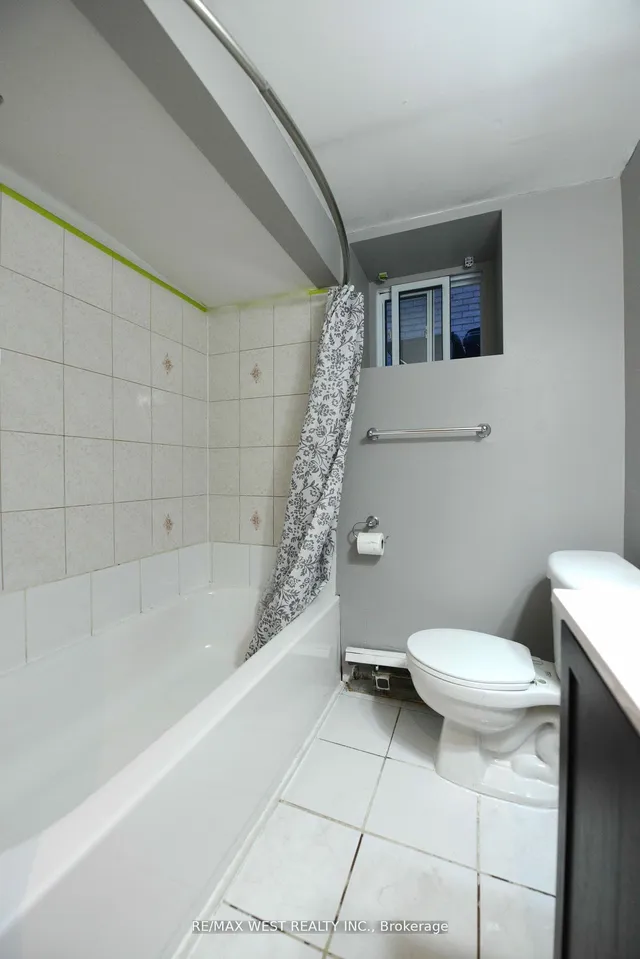 Additional image 32 of 76 Rosemount Ave