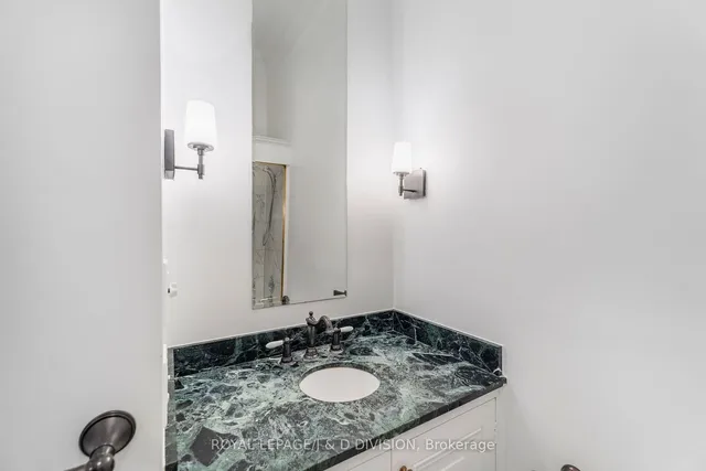 Additional image 21 of 914 Yonge St Unit 1108/09