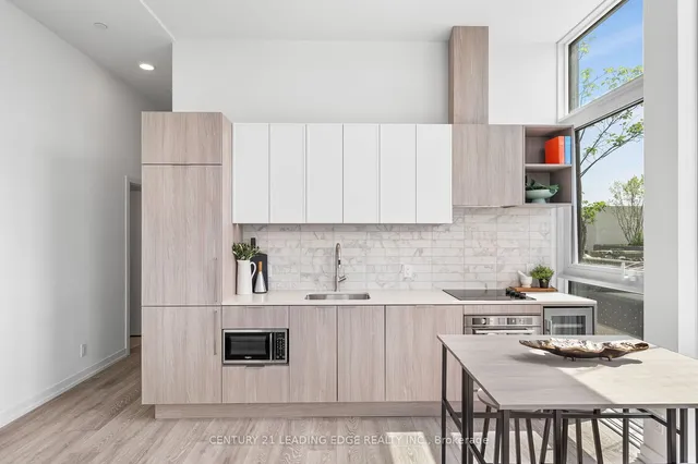 Additional image 10 of 2020 Bathurst St Unit 1001