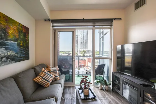 Additional image 10 of 125 Village Green Sq Unit 608