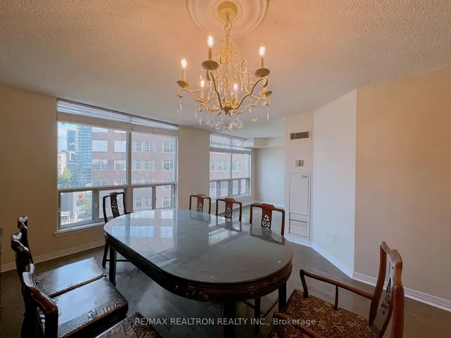Additional image 9 of 942 Yonge St Unit 909