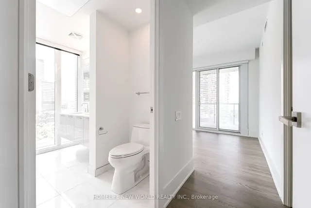 Additional image 20 of 1 Gloucester St Unit 915