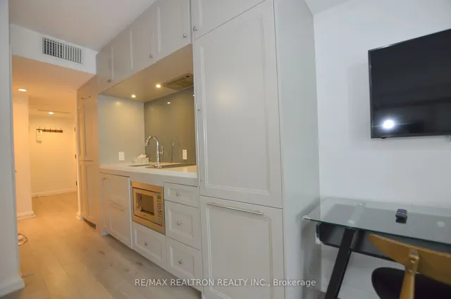 Additional image 9 of 155 Yorkville Ave Unit 713