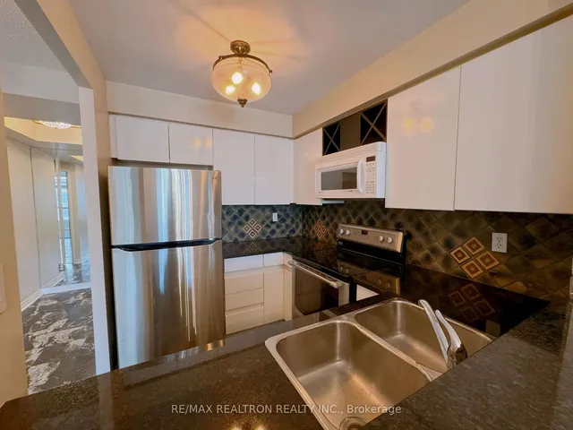 Additional image 11 of 942 Yonge St Unit 909