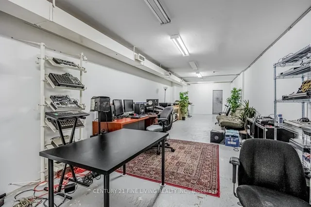 Additional image 13 of 3048 Dundas St