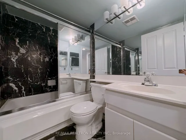 Additional image 3 of 942 Yonge St Unit 909