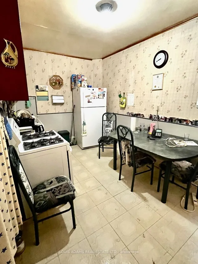 Additional image 14 of 657 Bloor St