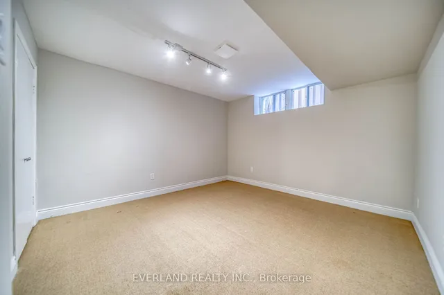 Additional image 39 of 8 Elliotwood Crt