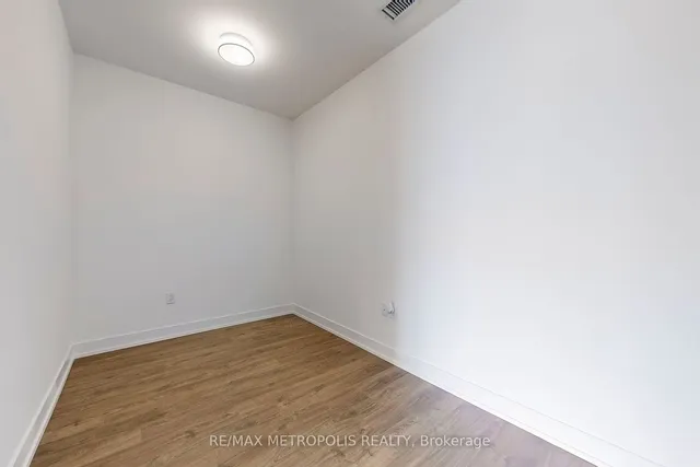 Additional image 21 of 20 Inn On The Park Dr Unit 638