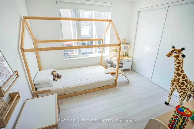 Additional image 4 of 1888 Queen St Unit 206