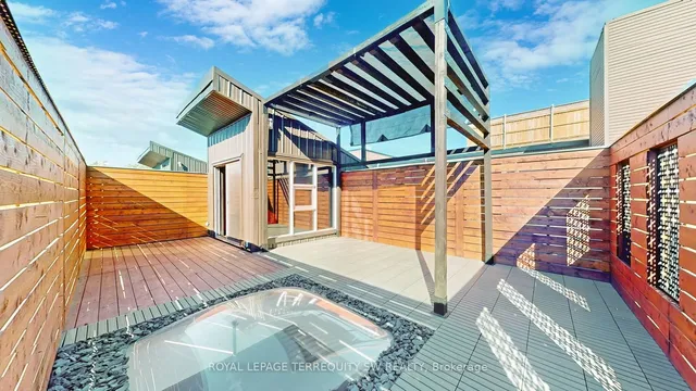 Additional image 19 of 326 Carlaw Ave Unit 124