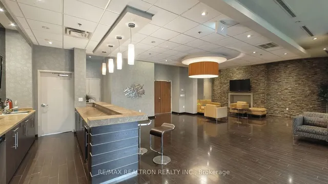 Additional image 34 of 215 Queen St Unit 1016