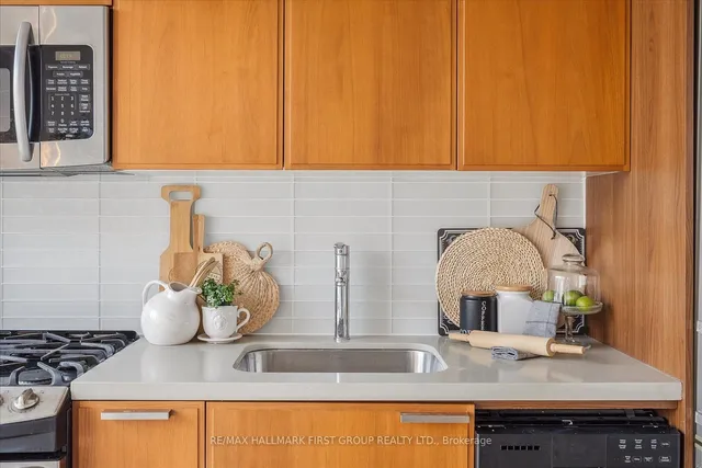 Additional image 15 of 318 King St Unit 208