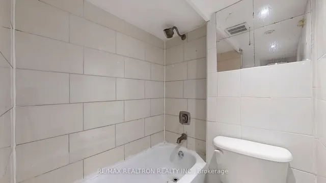 Additional image 31 of 21 Avening Dr