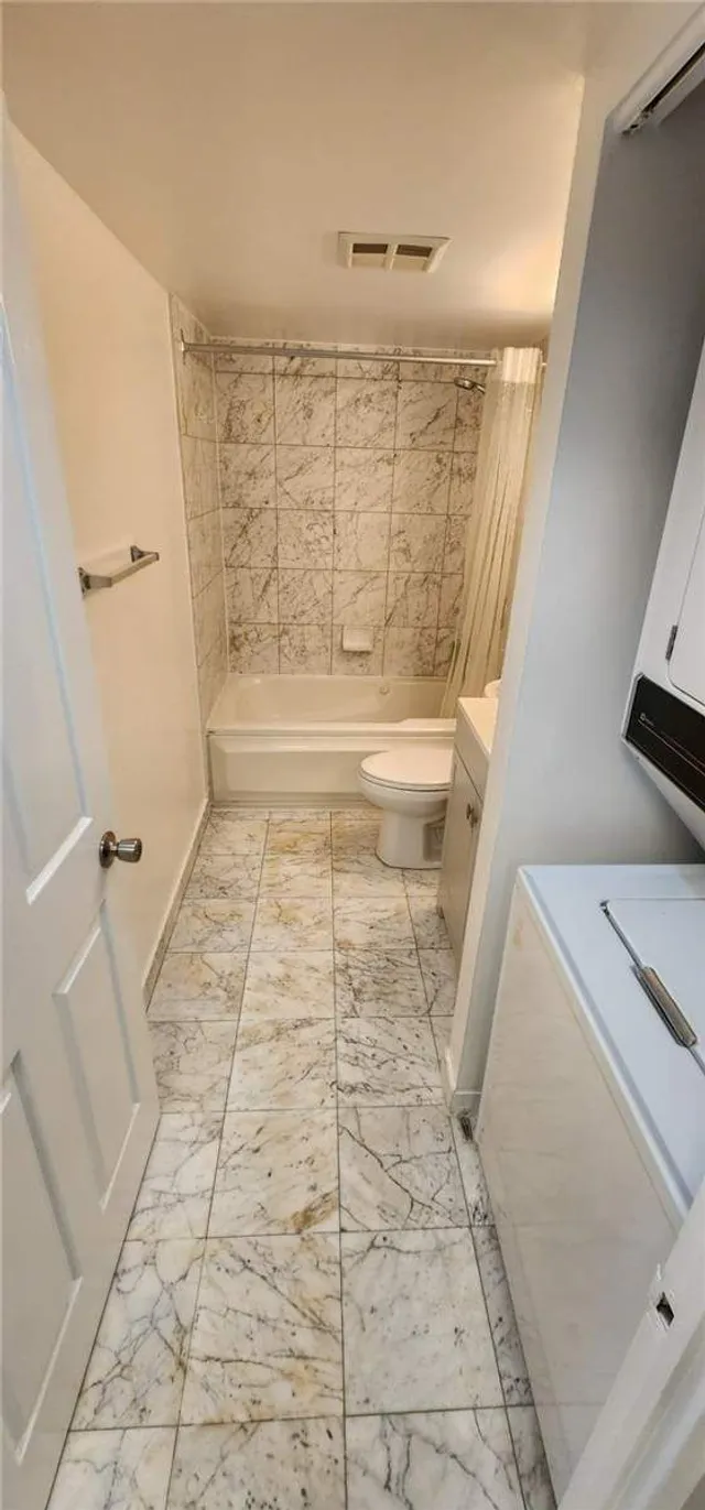 Additional image 2 of 942 Yonge St Unit 703