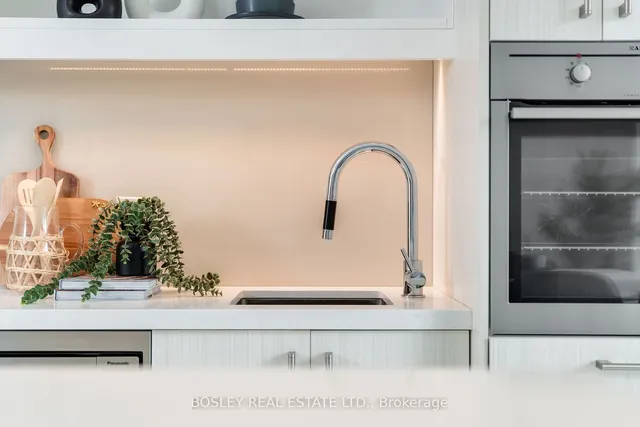 Additional image 24 of 39 Sherbourne St Unit 706