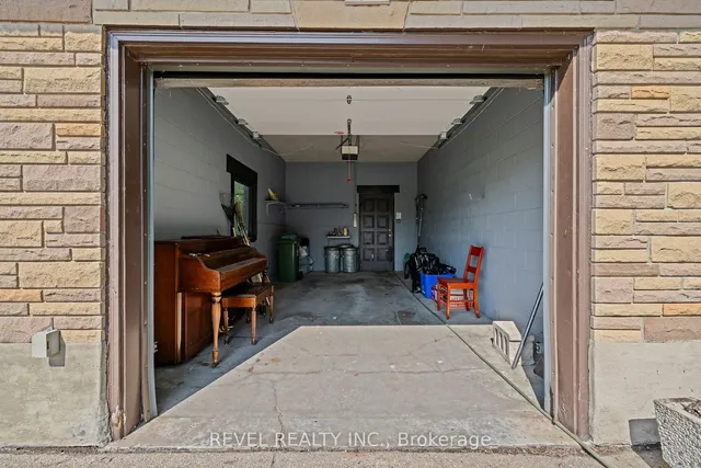 Additional image 32 of 40 Bertram Dr