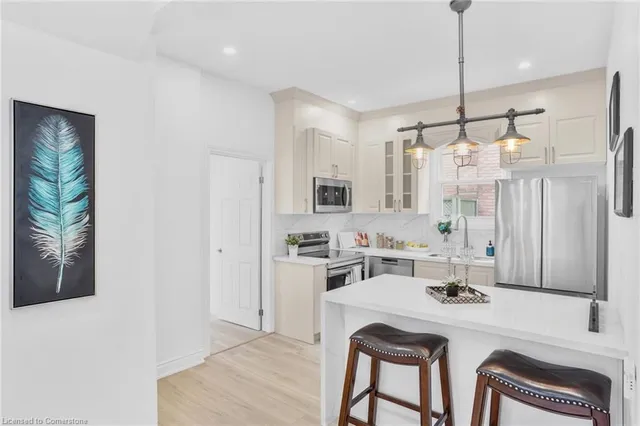 Additional image 11 of 582 Wentworth St