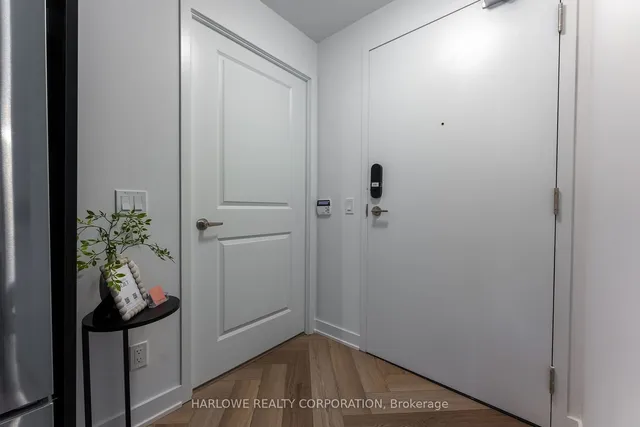 Additional image 33 of 543 Richmond St Unit 713