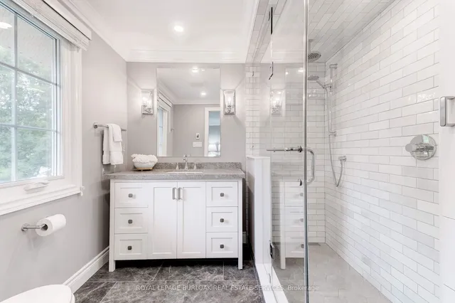 Additional image 28 of 306 Oakwood Crt