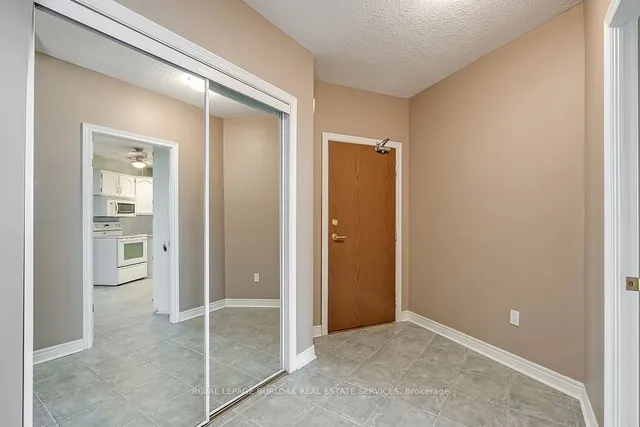 Additional image 3 of 5250 Lakeshore Rd Unit 1009