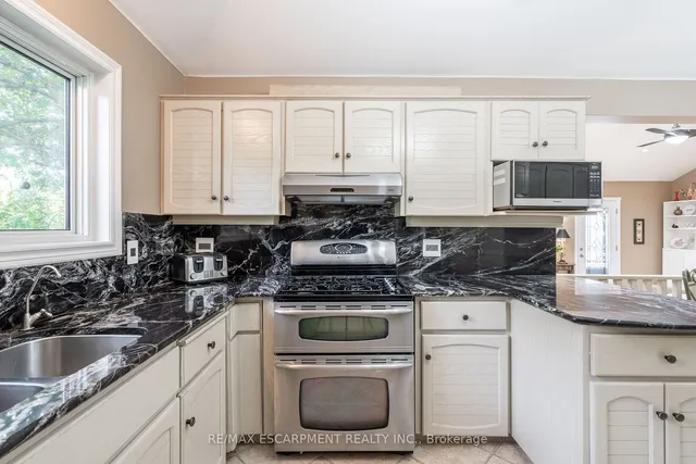 Additional image 14 of 956 Lynden Rd