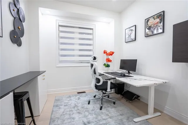 Additional image 18 of 158 Agro St