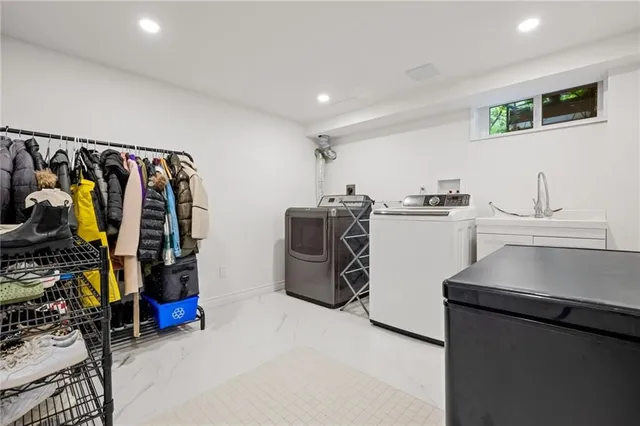 Additional image 35 of 2227 DEYNCOURT Dr