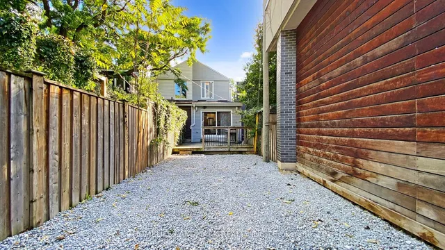 Additional image 34 of 18 Erindale Ave