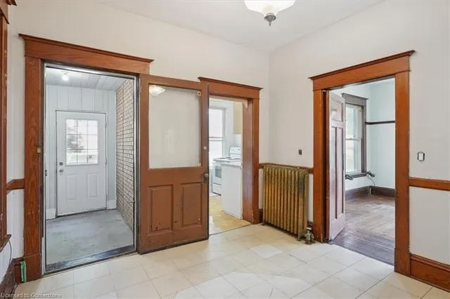 Additional image 26 of 76 Spadina Ave