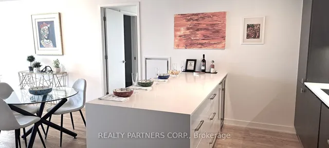 Additional image 3 of 8 Dovercourt Rd Unit 910